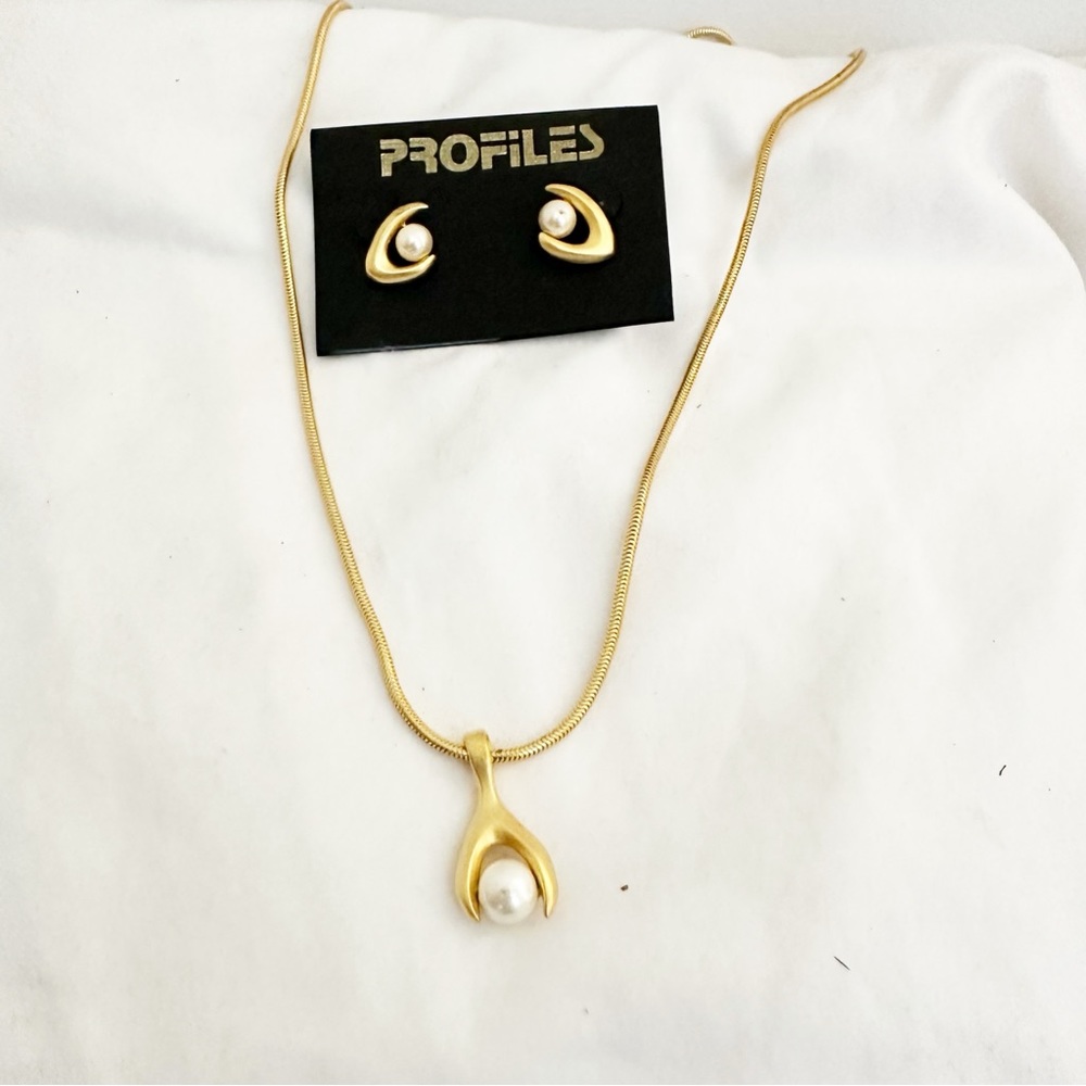 Absolutely Stunning Vintage Necklace Earring Set
